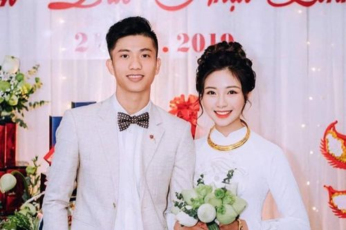 Vợ Văn Đức, Duy Mạnh đều phải đối đáp với dân mạng sau ngày vui