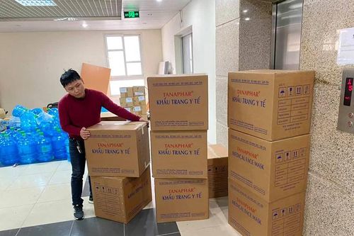 Phát miễn phí 30.000 chiếc khẩu trang cho các bệnh viện tại Hà Nội