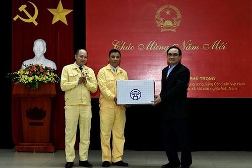 Thi đua sản xuất ngay từ ngày đầu xuân