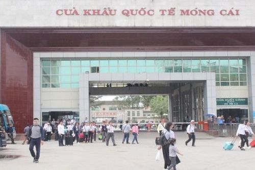 Phát hiện nhiều đối tượng vận chuyển khẩu trang lậu qua biên giới bán kiếm lời