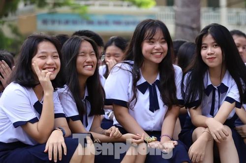 TPHCM: Hàng loạt ĐH cho sinh viên nghỉ học, khử trùng trường vì dịch corona