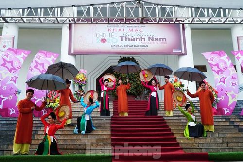 Ấn tượng với chợ Tết 'Một thoáng Thành Nam'