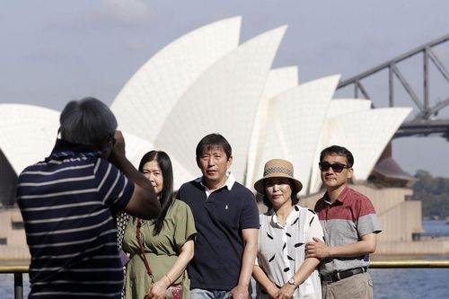 Australia cấm khách đến từ Trung Quốc nhập cảnh