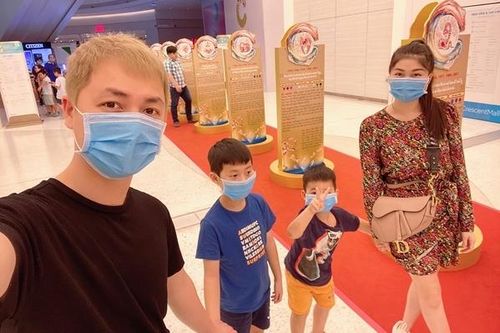 Sao Việt đeo khẩu trang kín mít phòng tránh virus corona