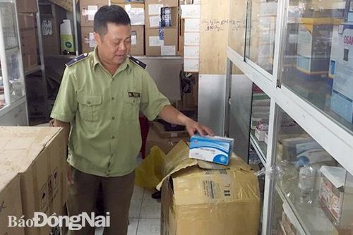 Kiểm tra, phát hiện 3 nhà thuốc đẩy giá khẩu trang