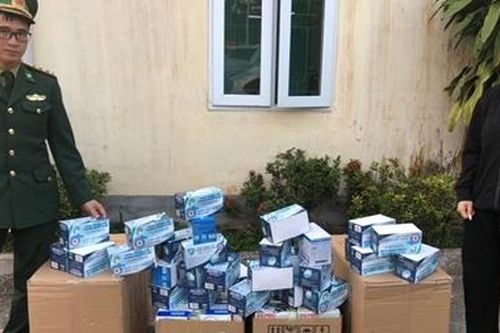 Phát hiện nhiều vụ vận chuyển khẩu trang y tế bán sang bên kia biên giới