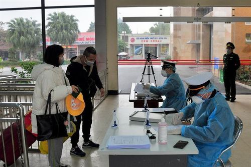 Quảng Ninh: Gấp rút dựng bệnh viện dã chiến ứng phó virus corona tại TP Móng Cái