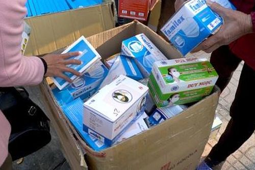 Tạm giữ 200.000 khẩu trang chuẩn bị xuất lậu sang Trung Quốc