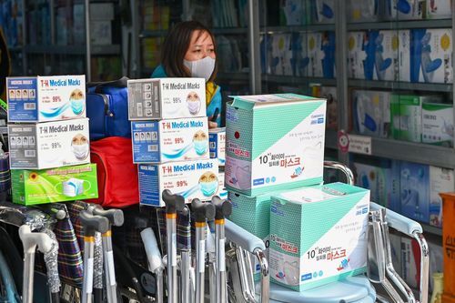 1.221 cửa hàng bán khẩu trang bị xử lý vi phạm về giá
