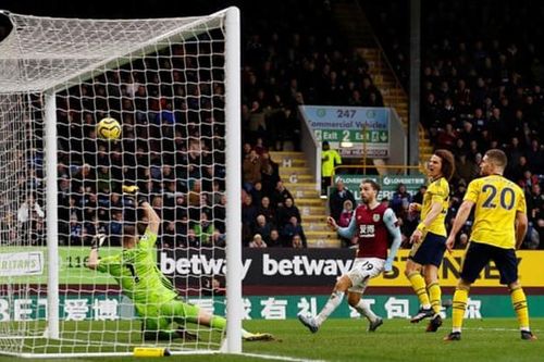 Arsenal hòa tẻ nhạt Burnley 0-0