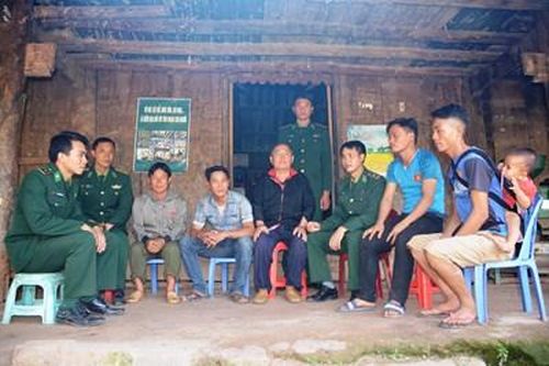 Đảng viên cắm bản giúp dân đuổi tà đạo
