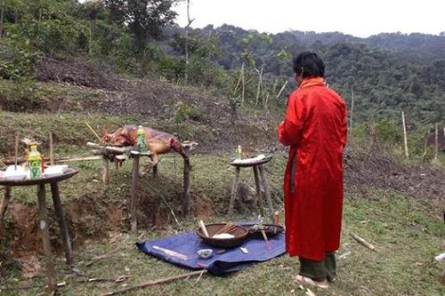 Tục thờ 'ma nộ' kỳ lạ của người Mã Liềng