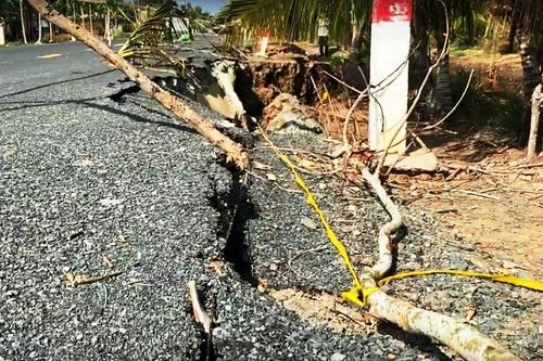 Cà Mau: Đường trăm tỉ bị sụt lún nghiêm trọng