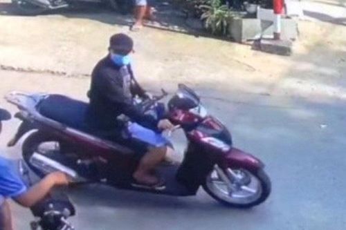 Truy tìm 2 chiếc xe máy liên quan vụ nổ súng giết 4 người, cướp tiền tại sới bạc
