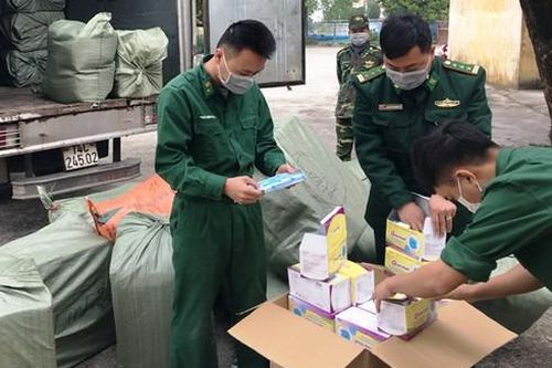 Phát hiện nhiều đối tượng vận chuyển khẩu trang y tế sang Trung Quốc bán kiếm lời