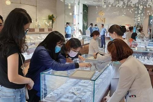 Giữa 'tâm bão Corona', Thần Tài năm nay đến sớm