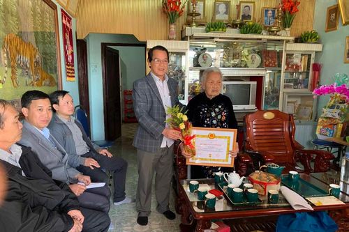 Mùa Xuân tươi của cán bộ lão thành 75 tuổi Đảng
