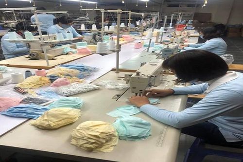 'Cháy' khẩu trang vì dịch corona, doanh nghiệp sản xuất nâng công suất gấp 6 lần