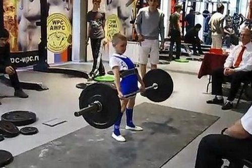 11 tuổi nâng tạ hơn 100 kg