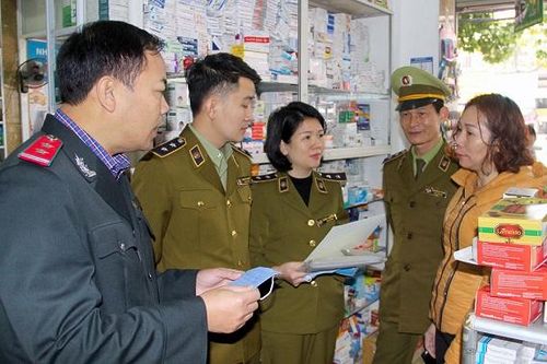 Nghệ An: Rút giấy phép hoạt động đối với nhà thuốc tăng giá khẩu trang y tế