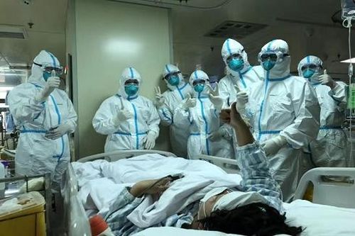 Những câu chuyện cảm động về tình người trong 'tâm dịch' Vũ Hán
