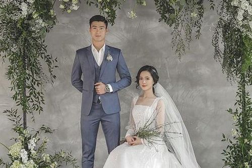Duy Mạnh tổ chức đám cưới trên sân bóng tuổi thơ