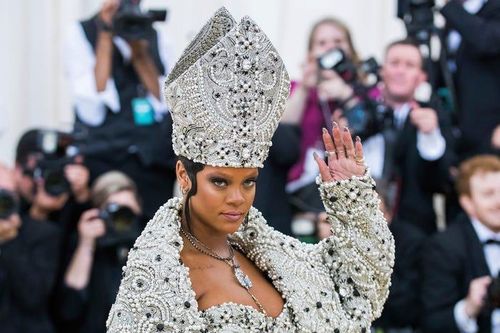 Khối tài sản 600 triệu USD của nữ ca sĩ giàu nhất thế giới Rihanna