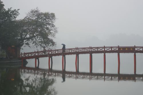 Trời Hà Nội mù mịt từ sáng đến trưa