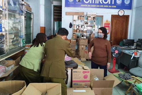 Một cửa hàng ở Đà Nẵng lợi dụng dịch nCoV nâng giá khẩu trang