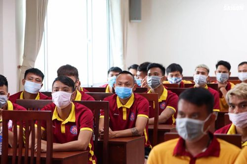 Hoãn tổ chức 3 giải bóng đá chuyên nghiệp vì dịch corona