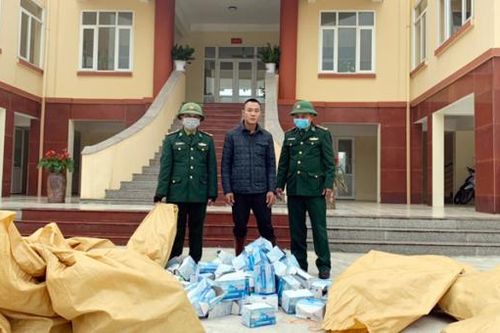 'Nóng' tình trạng xuất lậu khẩu trang