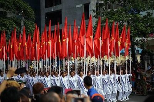 Tự hào vững bước dưới cờ Đảng quang vinh