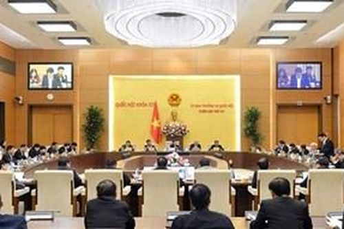 Ban hành nghị quyết về công tác nhân sự và sắp xếp các đơn vị hành chính ở một số địa phương