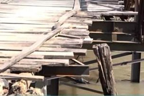 Cầu Hàng xuống cấp nghiêm trọng