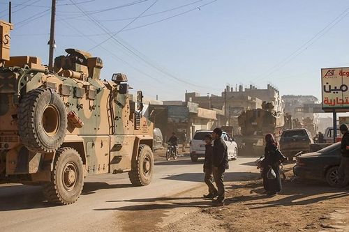 Tin tức thế giới 3/2: Quân đội Syria và Thổ Nhĩ Kỳ tấn công lẫn nhau, hàng chục binh sĩ thiệt mạng