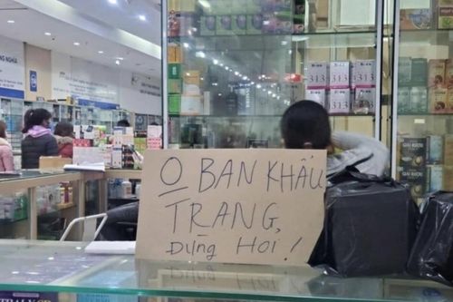 Nhiều tiệm thuốc đồng loạt để biển 'không bán khẩu trang'