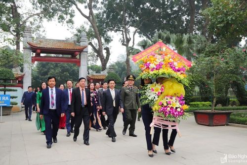 Lãnh đạo tỉnh dâng hoa tưởng niệm Chủ tịch Hồ Chí Minh, Tổng Bí thư Lê Hồng Phong