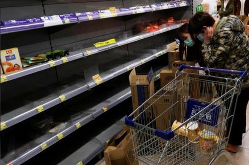 Lo sợ Corona, người dân Hong Kong quét sạch siêu thị dự trữ đồ ăn