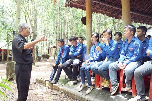 Ngày kết nạp Đảng - dấu mốc không thể nào quên