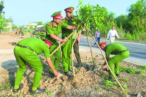 Huyện Lai Vung phát động Tết trồng cây 'Đời đời nhớ ơn Bác Hồ'