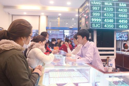 Lượng người mua vàng trong ngày vía Thần tài giảm mạnh