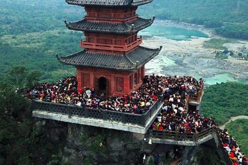 Dừng tất cả các lễ hội ở địa phương có dịch