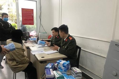 Thu giữ lô khẩu trang 'khủng' chuẩn bị tuồn lên biên giới Lào Cai