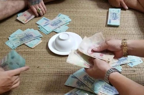 Băng nhóm chuyên lập sòng bạc ở đám tang để tránh công an