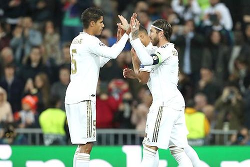 Real Madrid nâng cả trái đất với đòn bẩy 'VaRa'