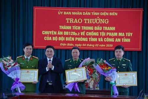 Trao thưởng thành tích trong đấu tranh Chuyên án ĐB120p.2