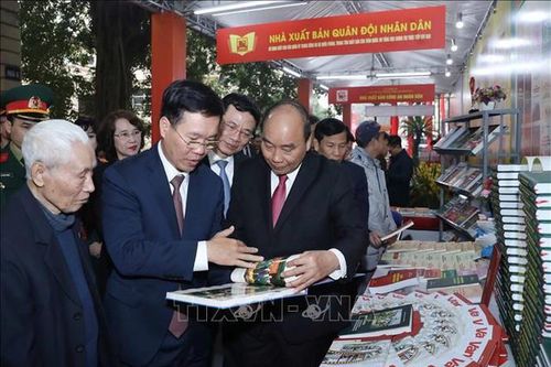 Triển lãm sách kỷ niệm 90 năm Ngày thành lập Đảng