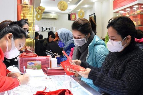 Ngày vía Thần tài: Mua vàng được tặng khẩu trang