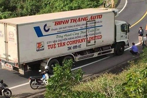 Va chạm với xe tải, hai thiếu niên tử vong tại chỗ