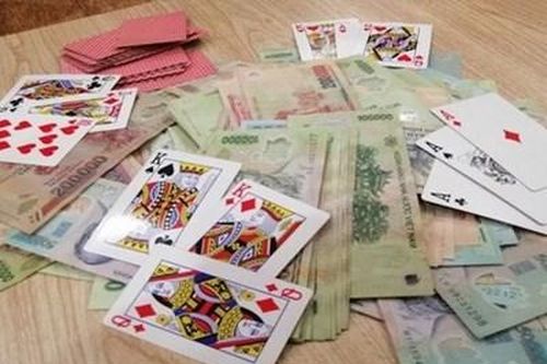 Bắt quả tang cán bộ phường ở Quảng Ninh đang 'sát phạt' với giám đốc doanh nghiệp